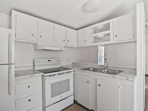 5th image of 9342 Labelle St