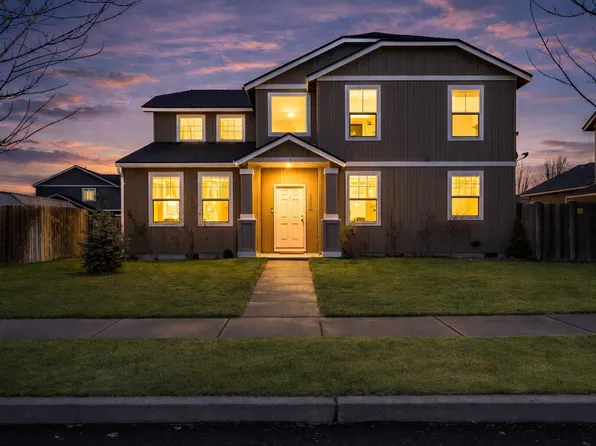 1350 NE 3rd St, Redmond, OR 97756