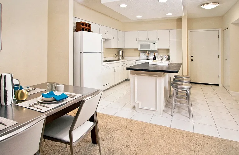 Embassy Park Apartments — Photo 16