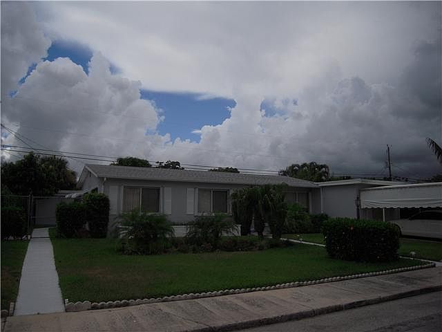 1st image of 220 Gregory Pl