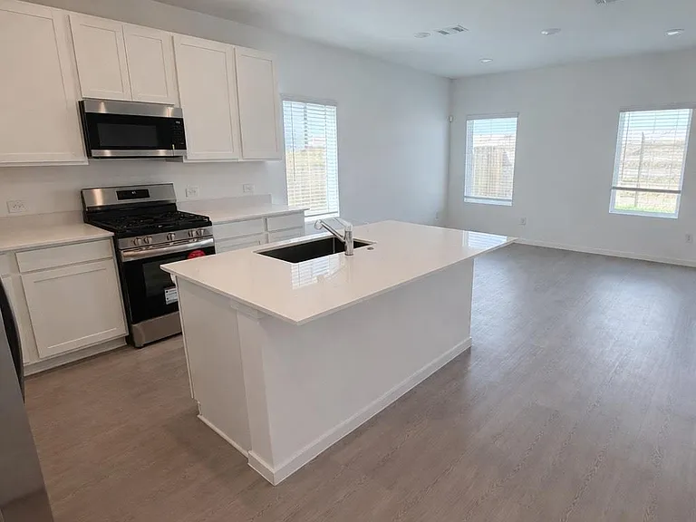 2211 Salinas Dr — Photo 3