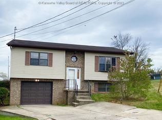 111 Woodside Ter, Hurricane, WV 25526