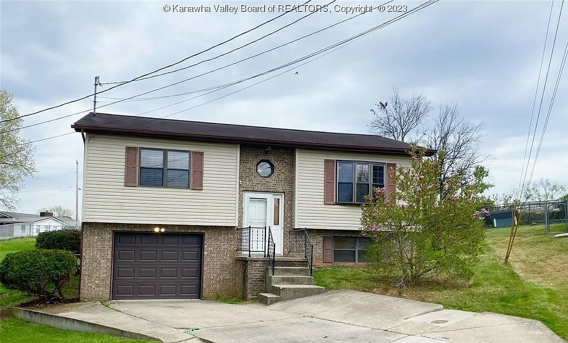 111 Woodside Ter photo 1