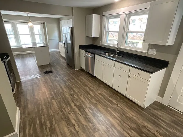 407 N Dunn St — Photo 16