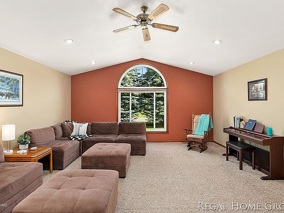 4th image of 10648 White Birch Dr