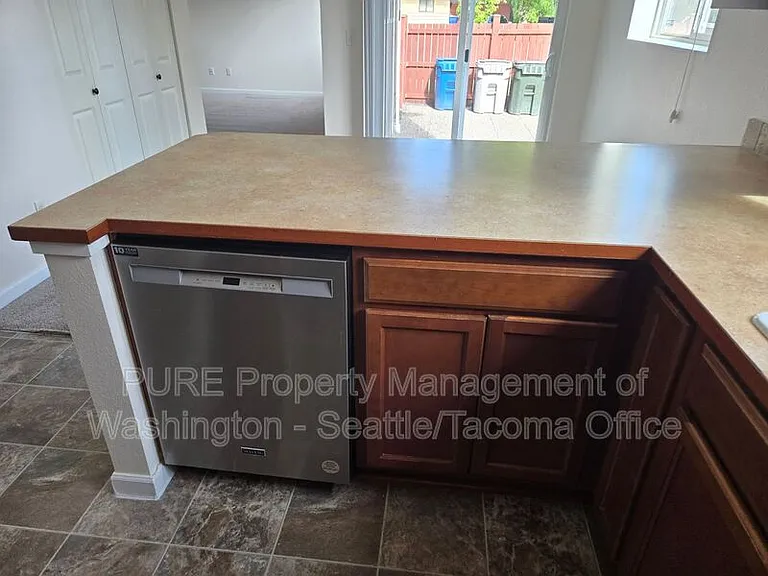 5027 NE 5th Pl — Photo 10