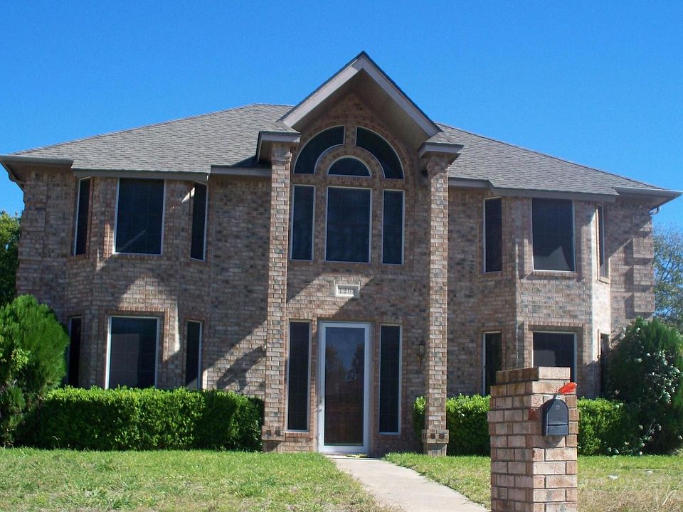 1st image of 1208 Estate Ln