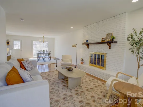 21 Kilkenny Dr, Asheville, NC 28806