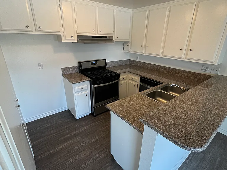 Pinetree Anaheim Apartments — Photo 5