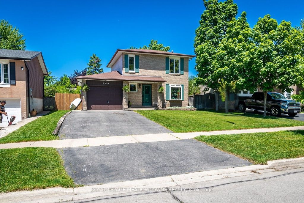 889 Morley Ave, Milton, ON - View 2