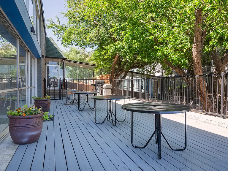 The Incline Apartments and Studios — Photo 21