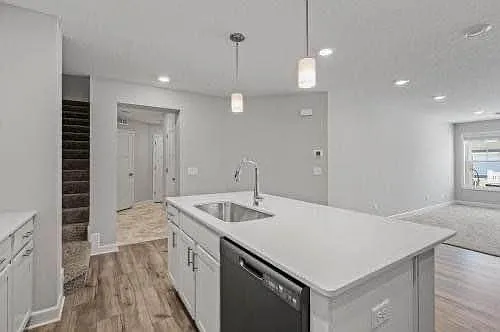 10904 Holly Pl N — Photo 3