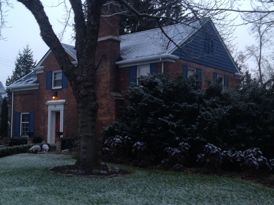 2nd image of 52 Oxford Blvd