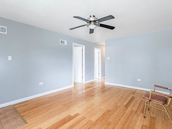 3rd image of 14732 Dorchester Ave
