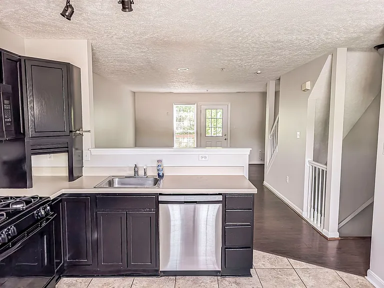 45503 Knockeyon Ln — Photo 4