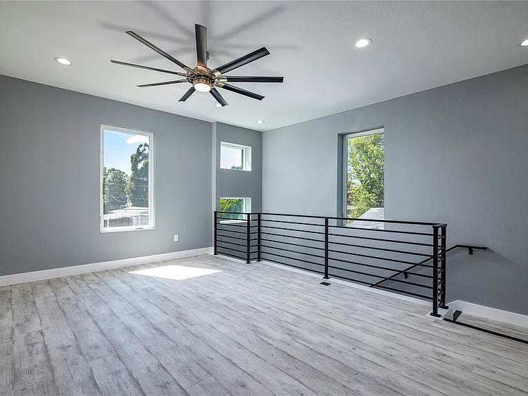 4205 W Arch St — Photo 9