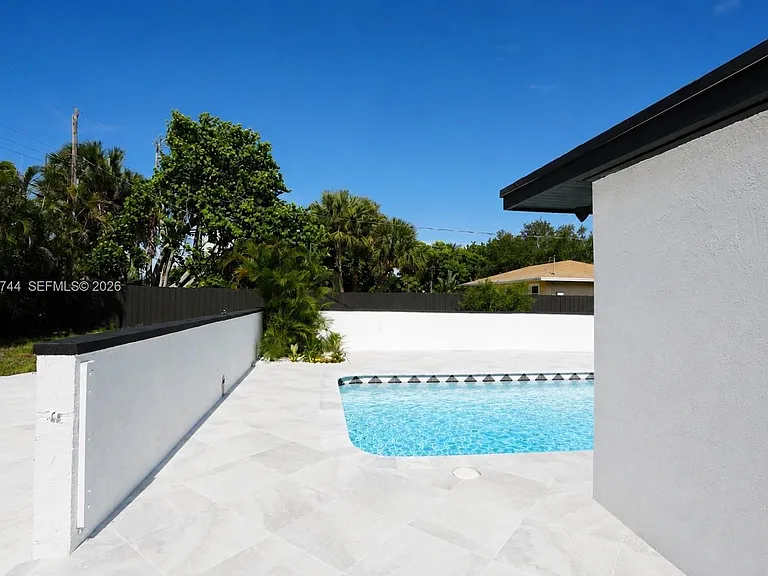 2573 Conroy Dr — Photo 40