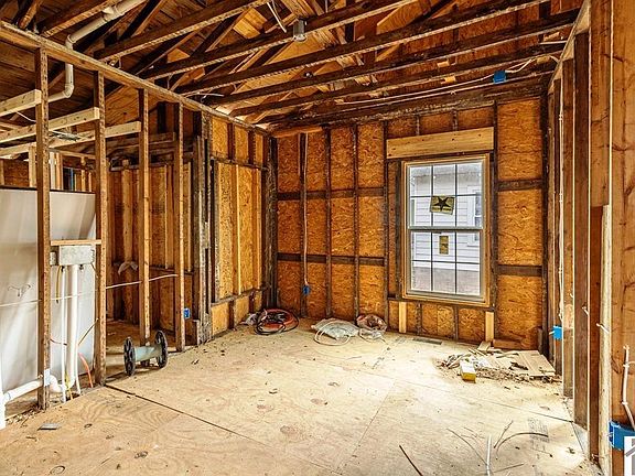 4th image of 734 N 22nd St