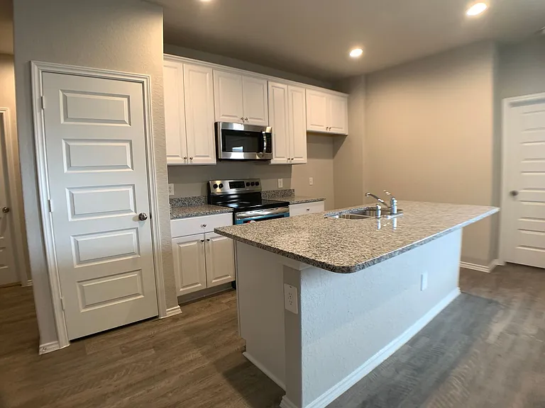 1137 Gracie Way — Photo 4