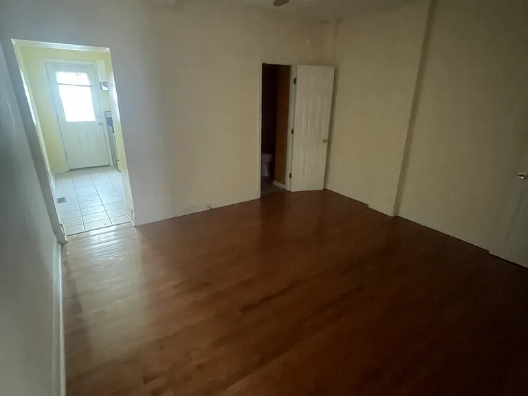 815 Livingston St — Photo 3