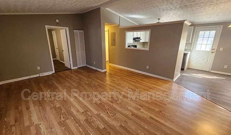 300 Florence Dr — Photo 7