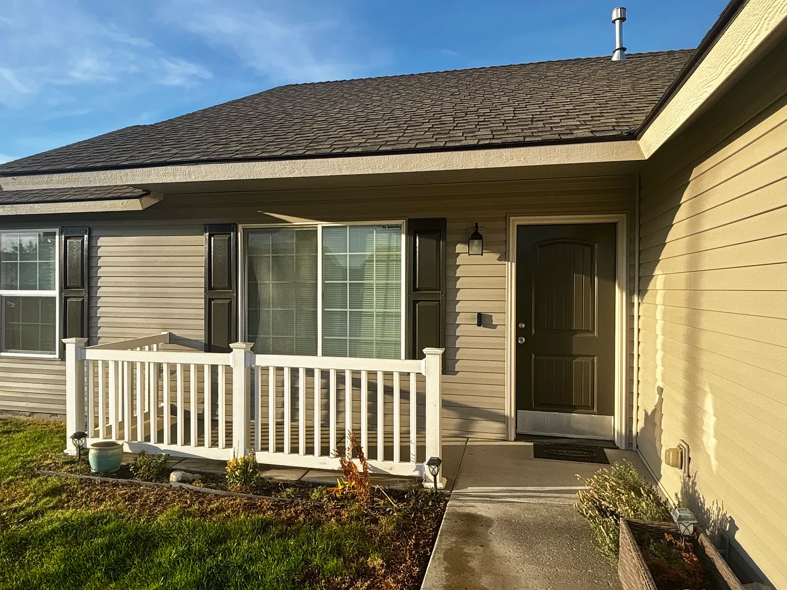 3 bed, 1184 sqft, $2,200 — Photo 2