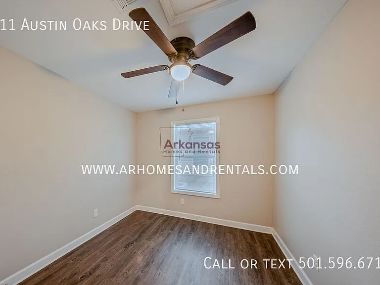 211 W Austin St — Photo 13