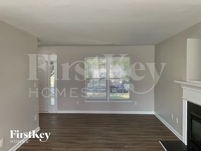 4 bed, 2.0 bath, 1968 sqft, $1,995 — Photo 2