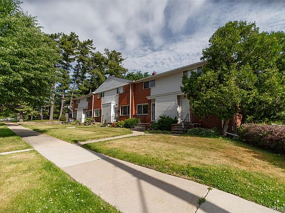 3rd image of 502 W Houstonia Ave