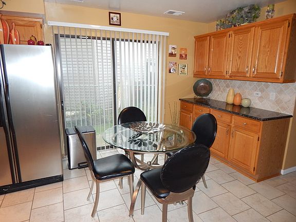 3rd image of 734 Woodside Dr