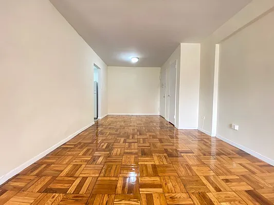 Rented by Queens Apartments Realty LLC | media 17