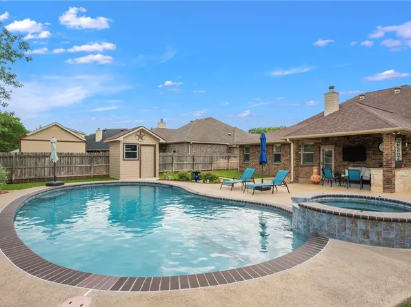 2934 Ambrose Dr, Bryan, TX 77808