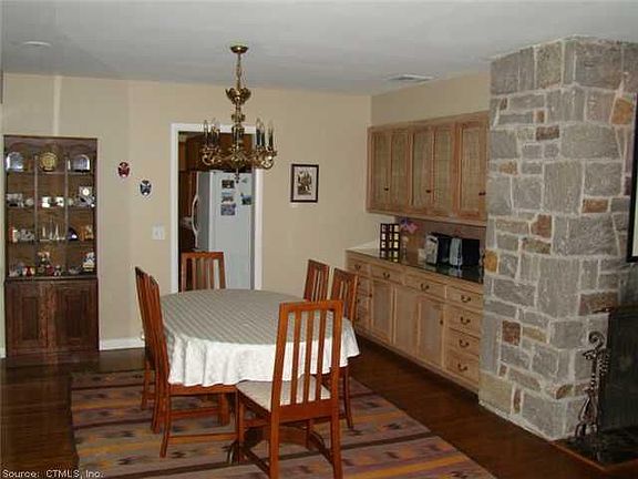 3rd image of 230 Knollwood Dr