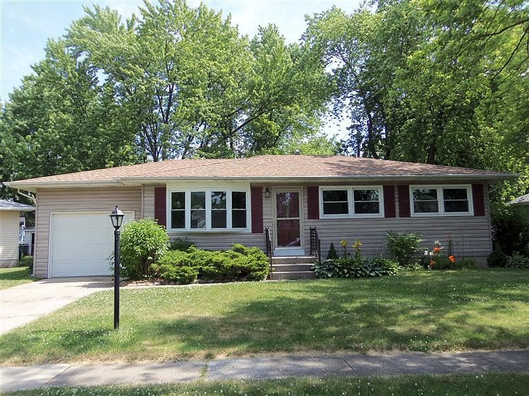 1st image of 852 W 70th Ave