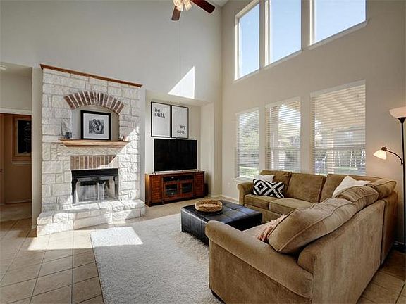 5th image of 18621 Royal Pointe Dr