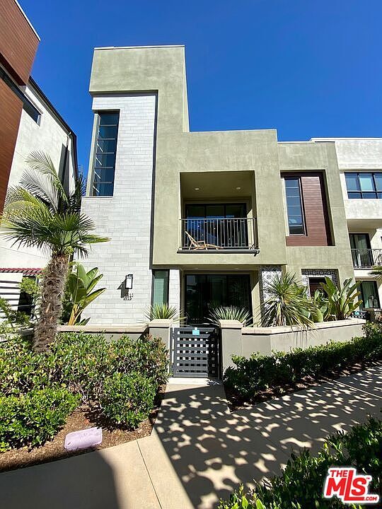 1st image of 5913 Coral Pl