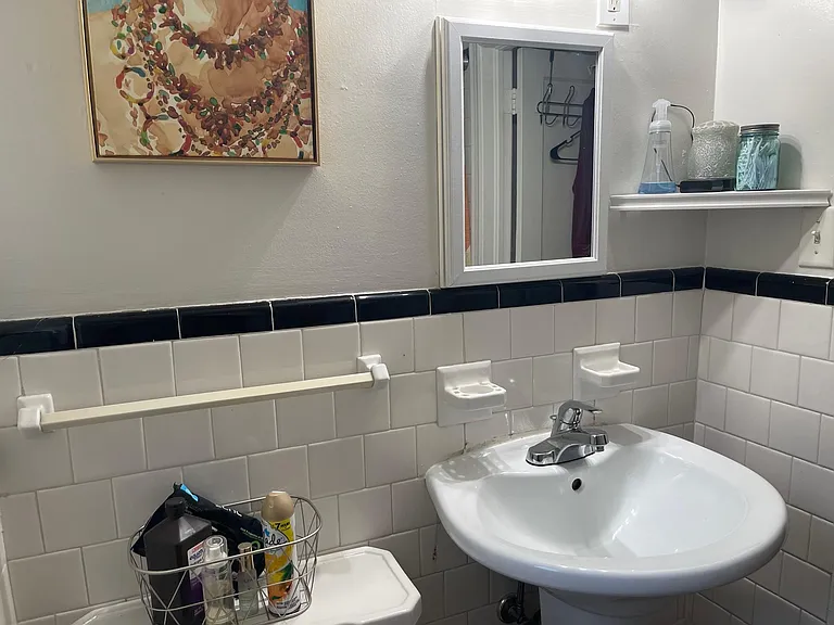 138 W 51st St #136 — Photo 9