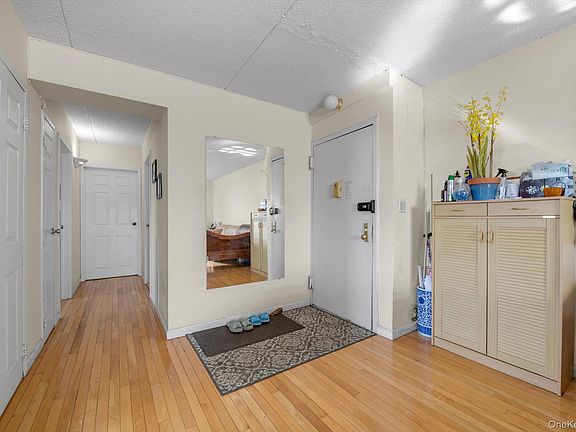 3rd image of 14477 Roosevelt Avenue #5C