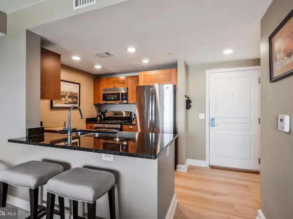 2451 Midtown Ave APT 1221, Alexandria, VA 22303