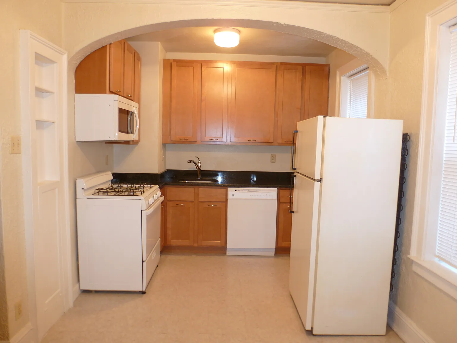 6412 Oakland Ave — Photo 2