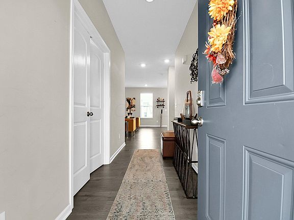 5th image of 151 Kirkhope Dr