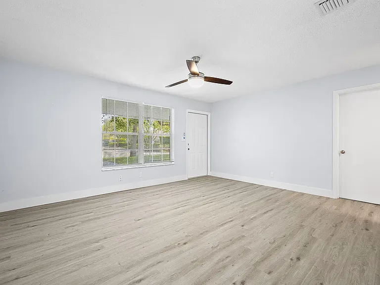 2500 NE 19th Ave #1 — Photo 6