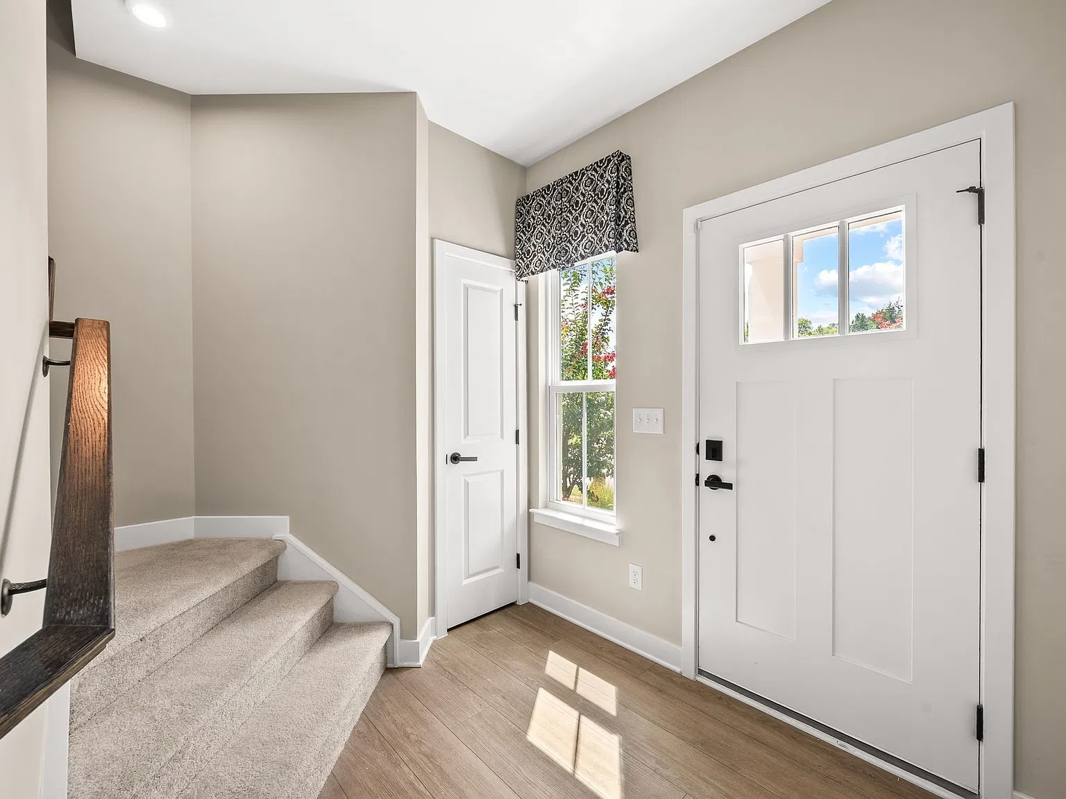 3 bed, 2.5 bath, 1976 sqft, $2,750 — Photo 4