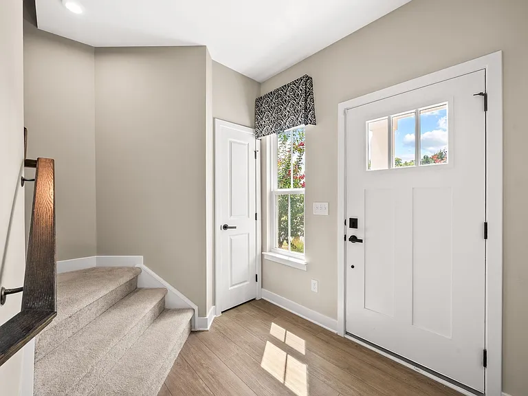 1000 Mountain View Dr — Photo 5