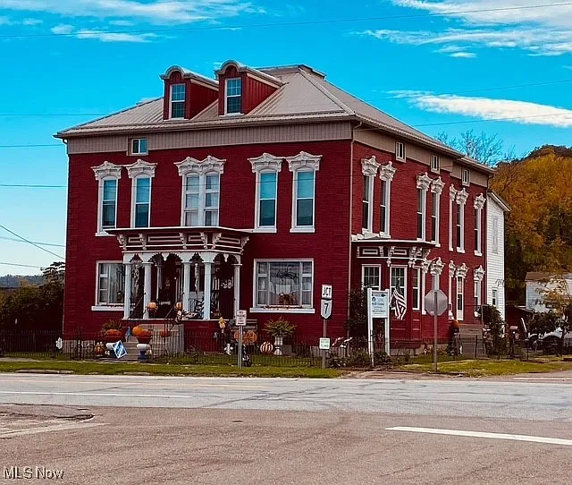 111 Main St photo 1