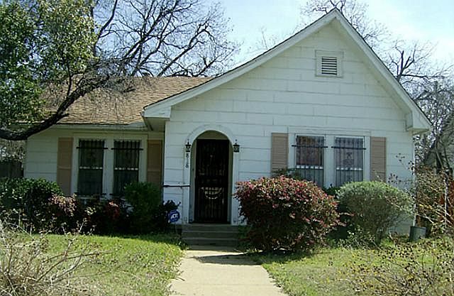 1st image of 818 N Chandler Dr