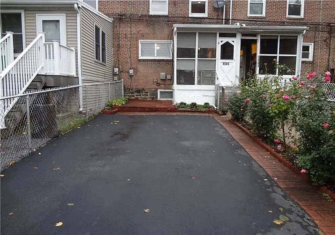 3 bed, 1245 sqft, $2,000 — Photo 3