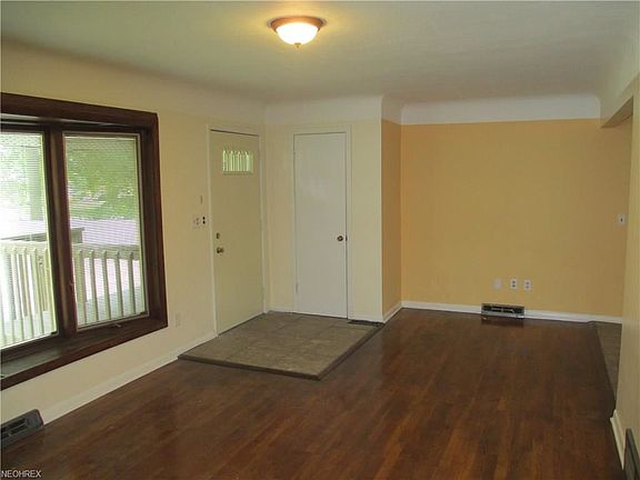 4th image of 37826 Lorie Blvd