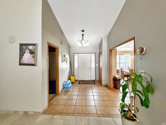 3rd image of 831 Ash Cir