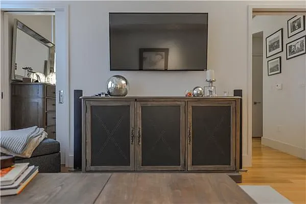 Rented by 212 Consulting Corp | media 17